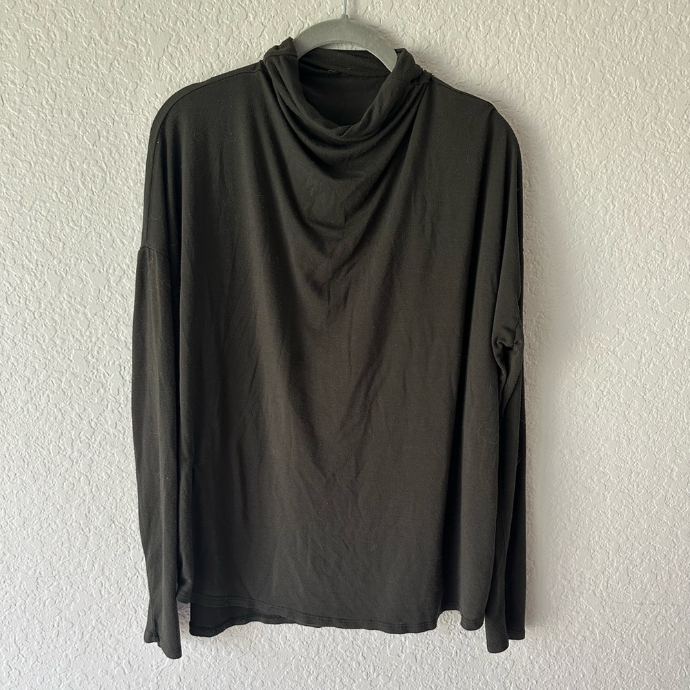 Elie Tahari Green Long Sleeve Cowl Neck Top Women’s Size M